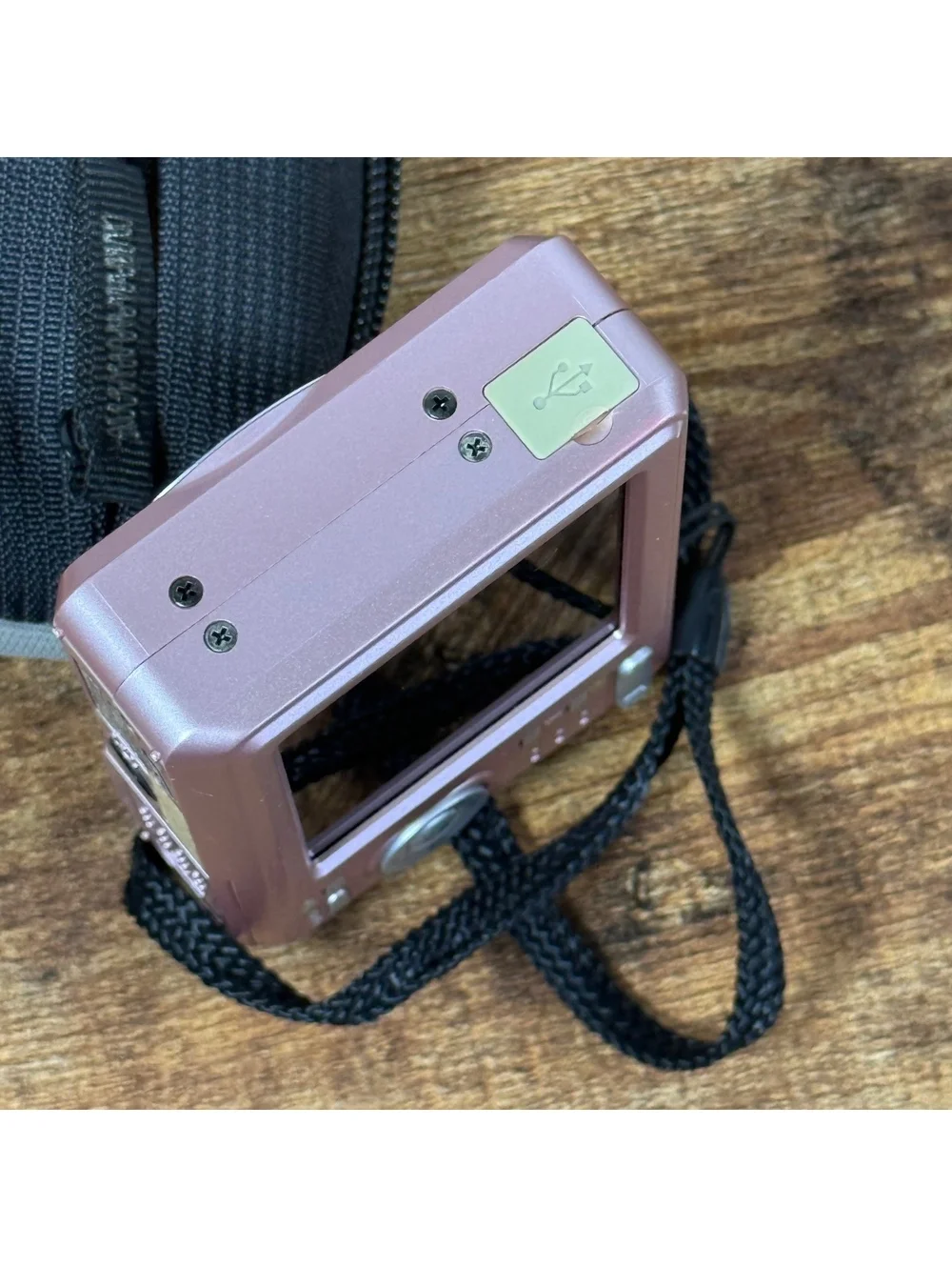 Polaroid i836 Pink Digital Camera 8.0MP UNTESTED For Parts/Repair w/ Case